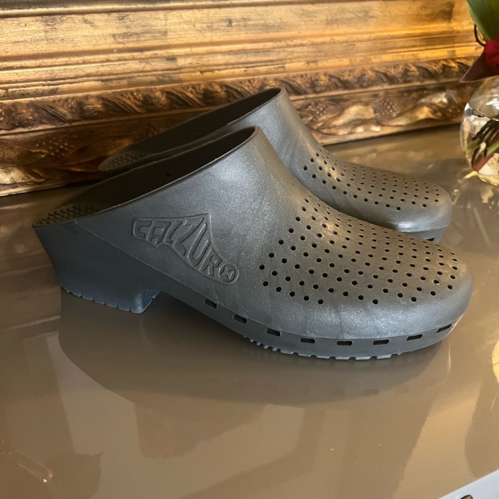 CALZURO CLOGS
